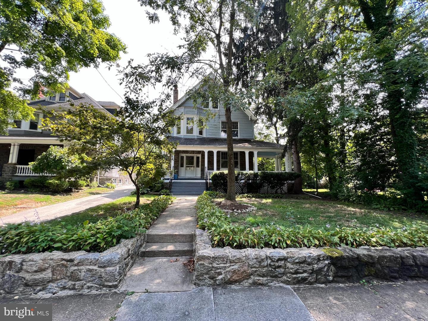 18 E Greenwood Ave