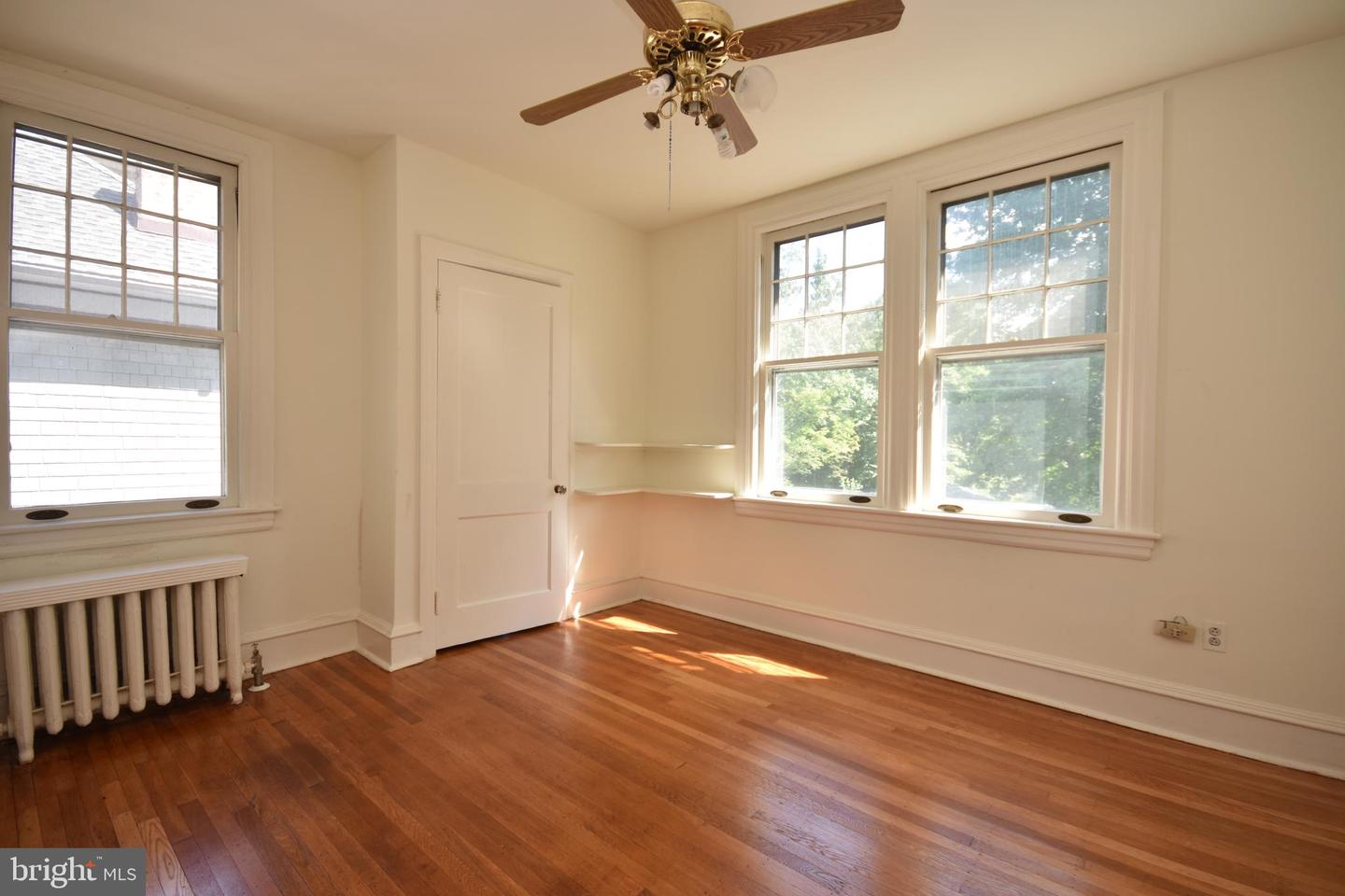 18 E Greenwood Ave