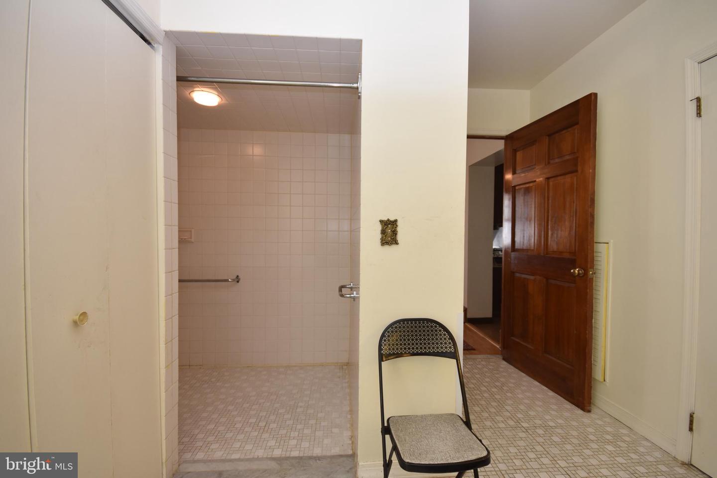 18 E Greenwood Ave