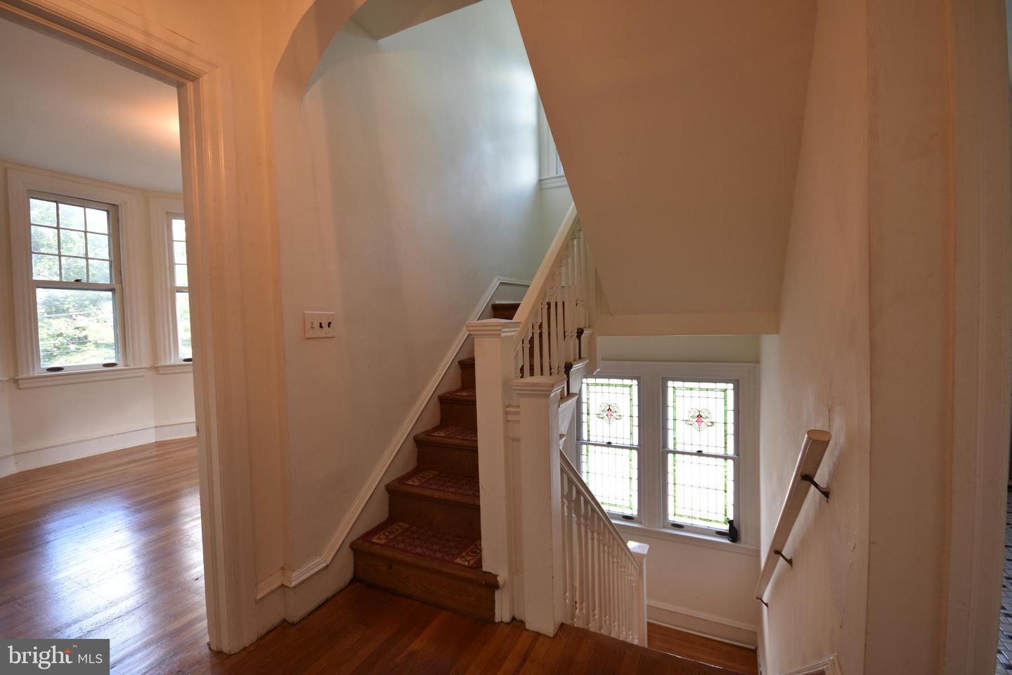 18 E Greenwood Ave