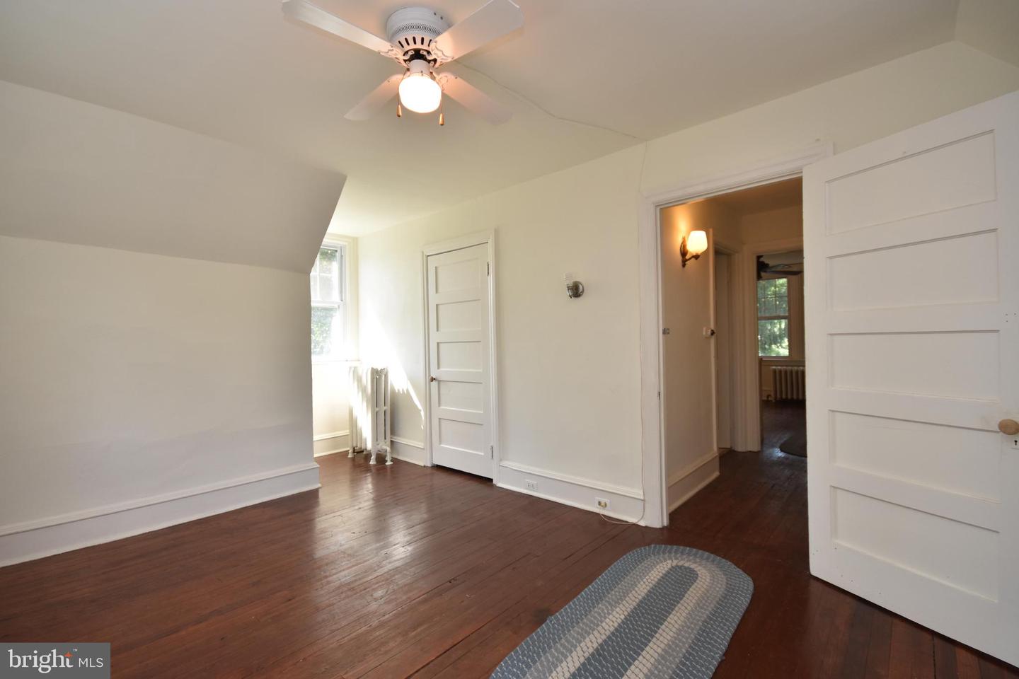 18 E Greenwood Ave