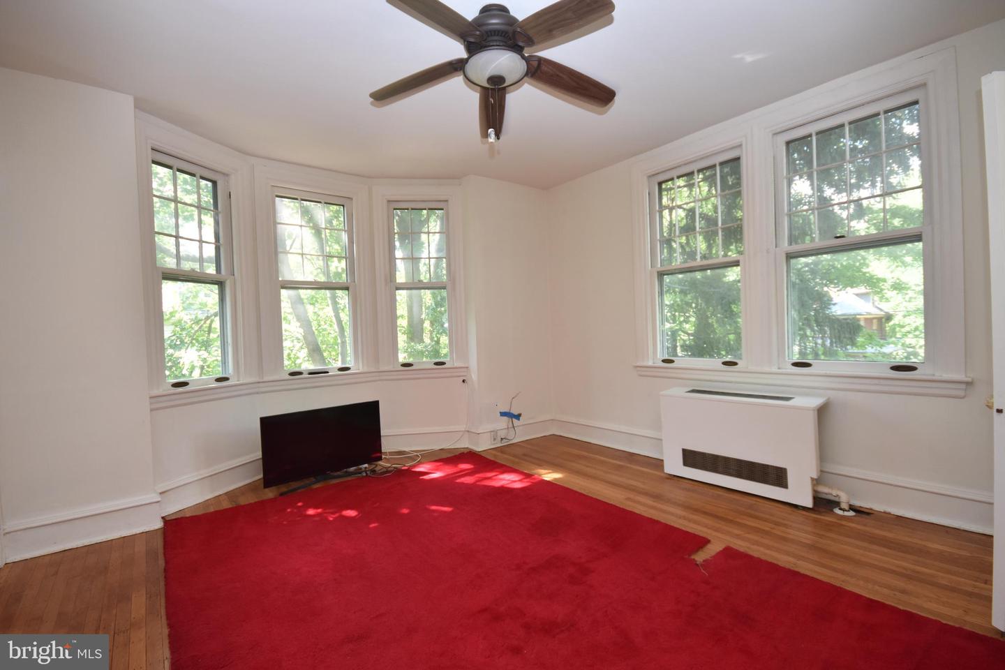 18 E Greenwood Ave