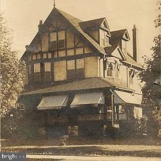 18 E Greenwood Ave