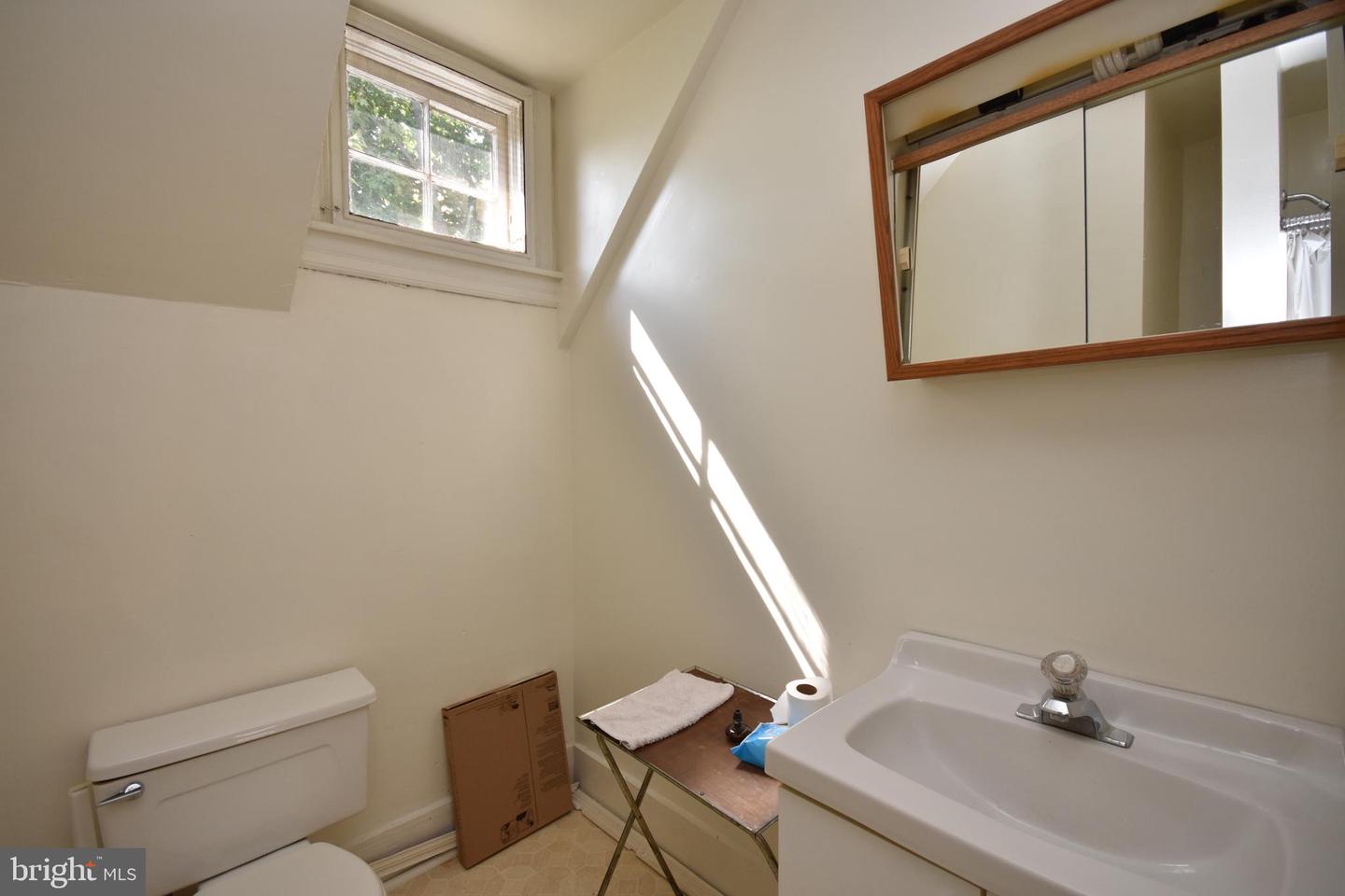 18 E Greenwood Ave