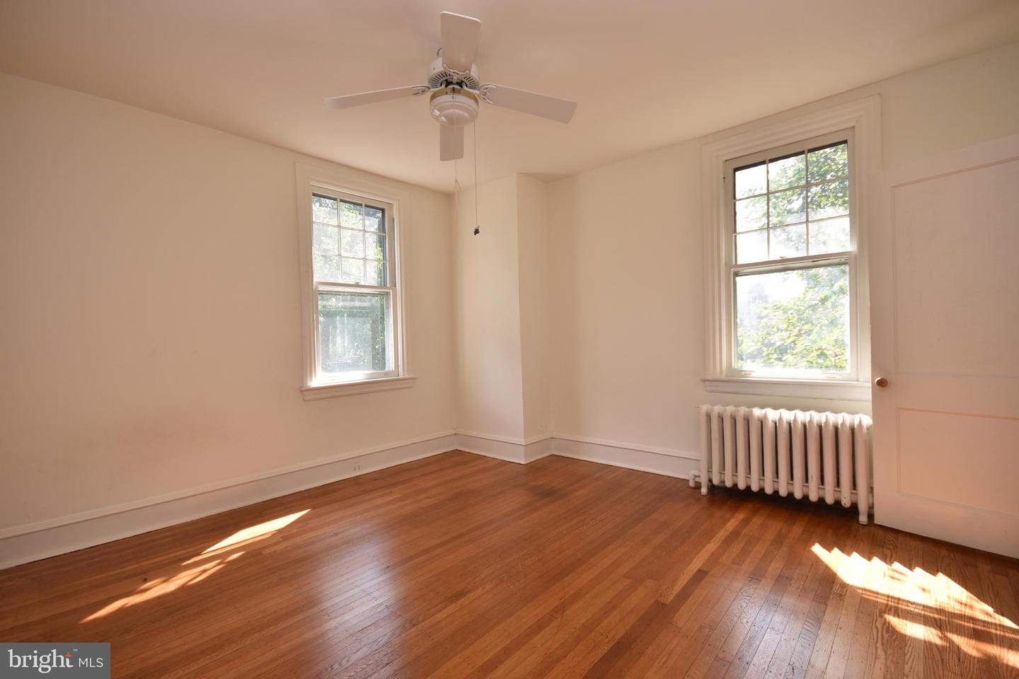 18 E Greenwood Ave