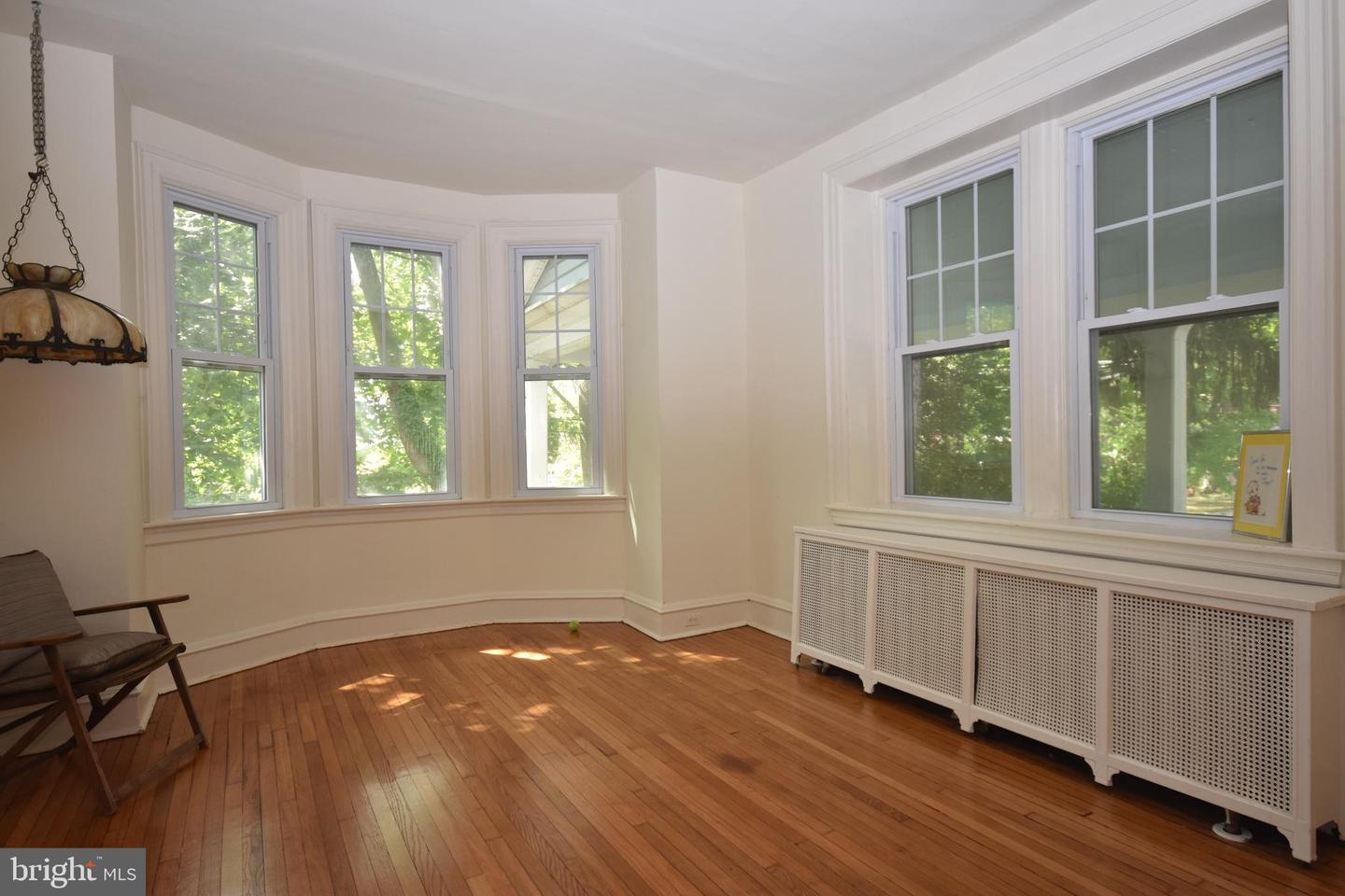 18 E Greenwood Ave