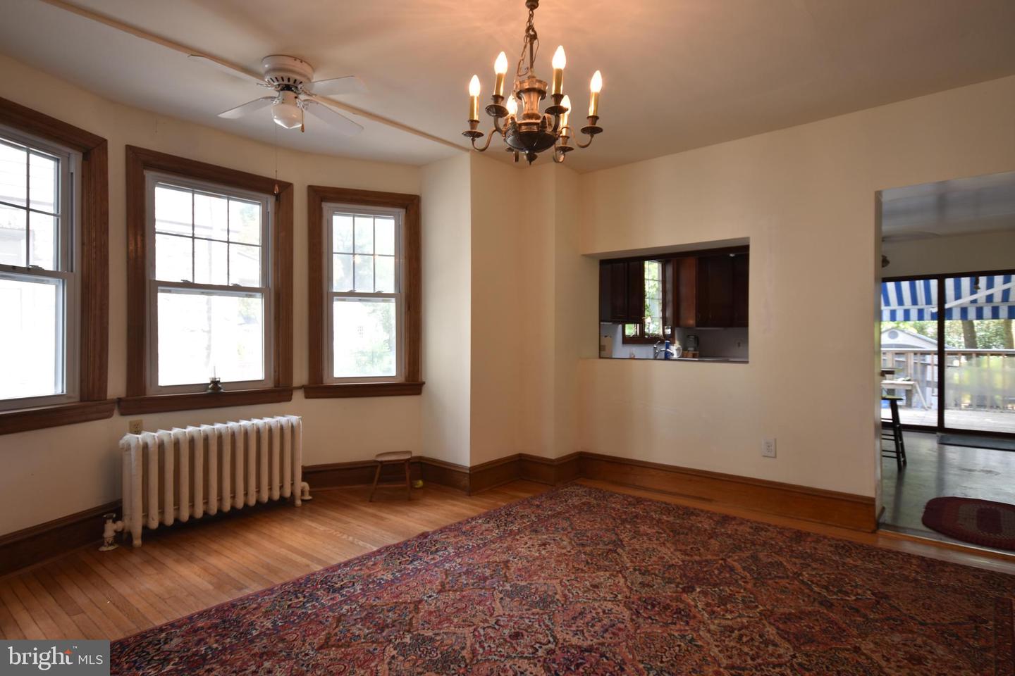 18 E Greenwood Ave