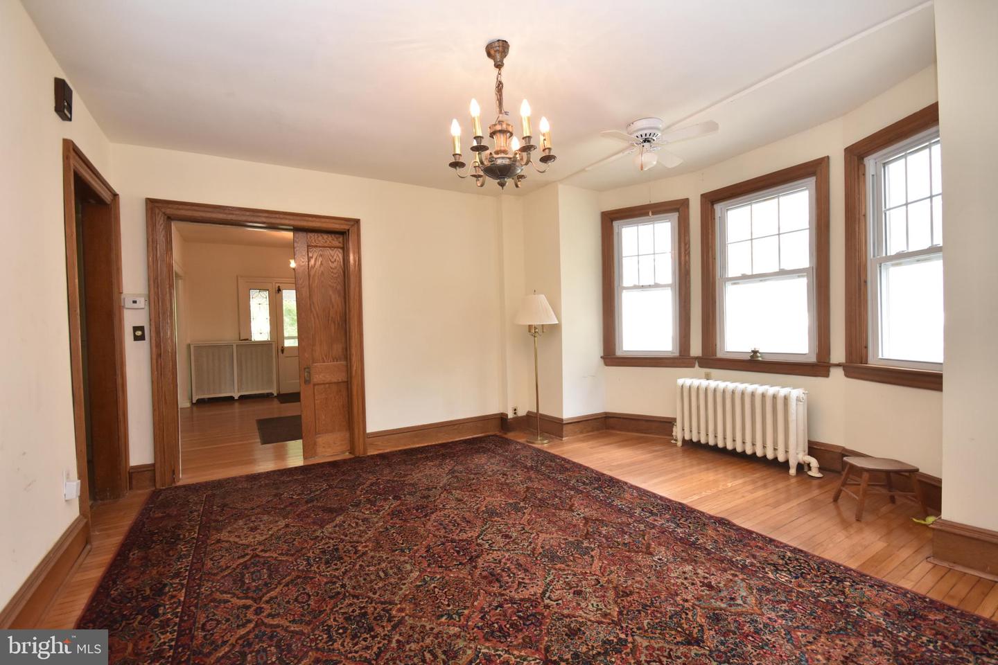 18 E Greenwood Ave