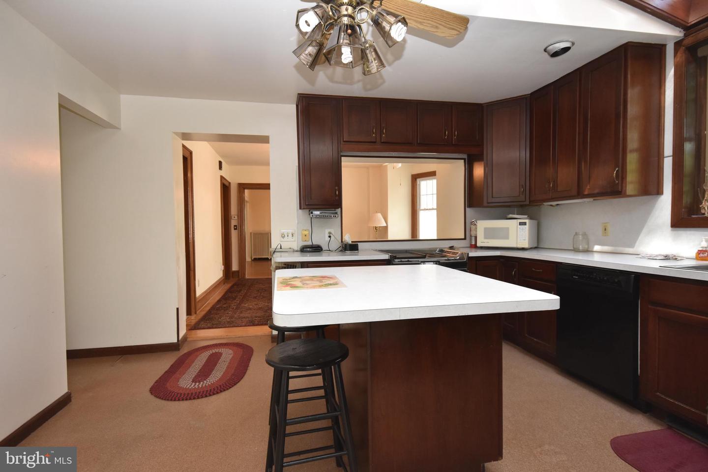18 E Greenwood Ave