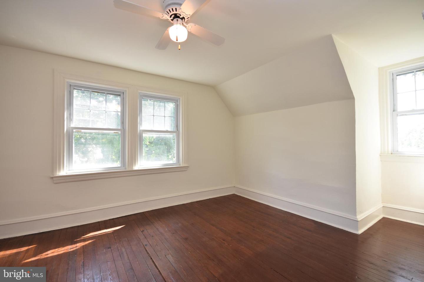 18 E Greenwood Ave