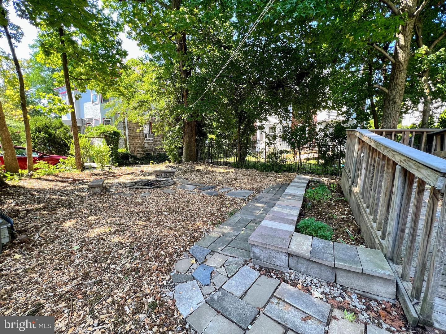 18 E Greenwood Ave