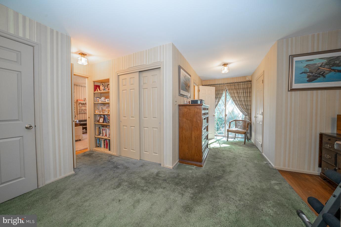 658 Lakeview Cir
