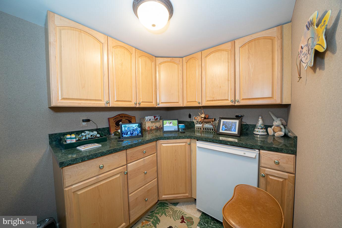 658 Lakeview Cir