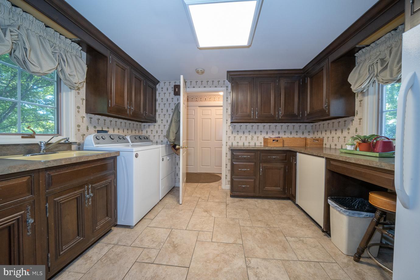 658 Lakeview Cir