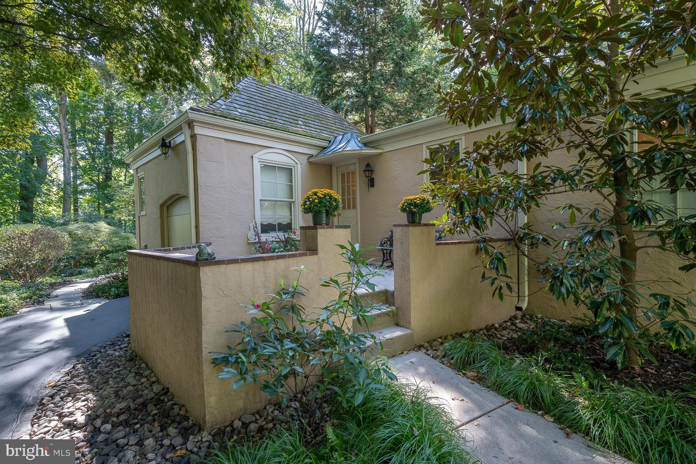 658 Lakeview Cir