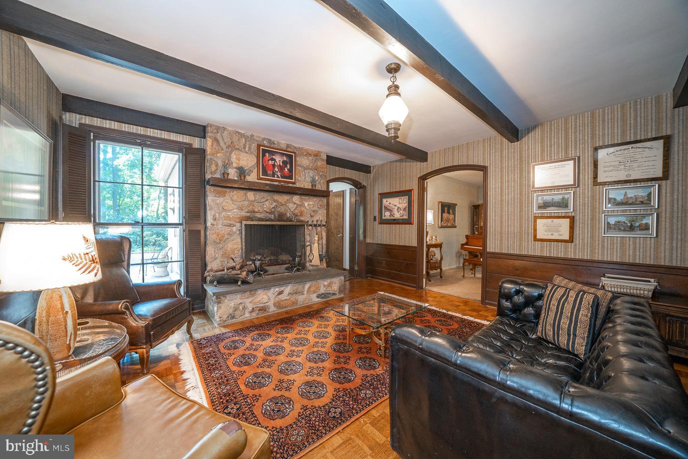 658 Lakeview Cir