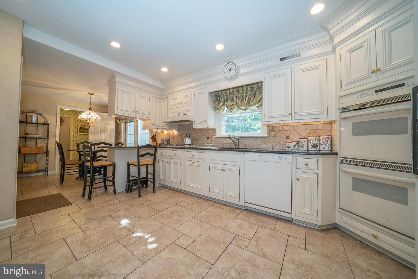 658 Lakeview Cir