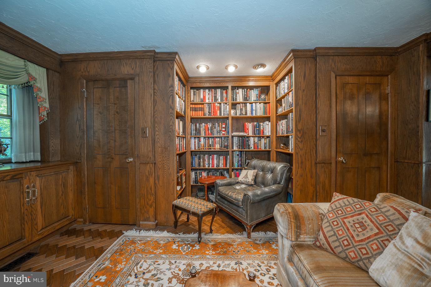 658 Lakeview Cir