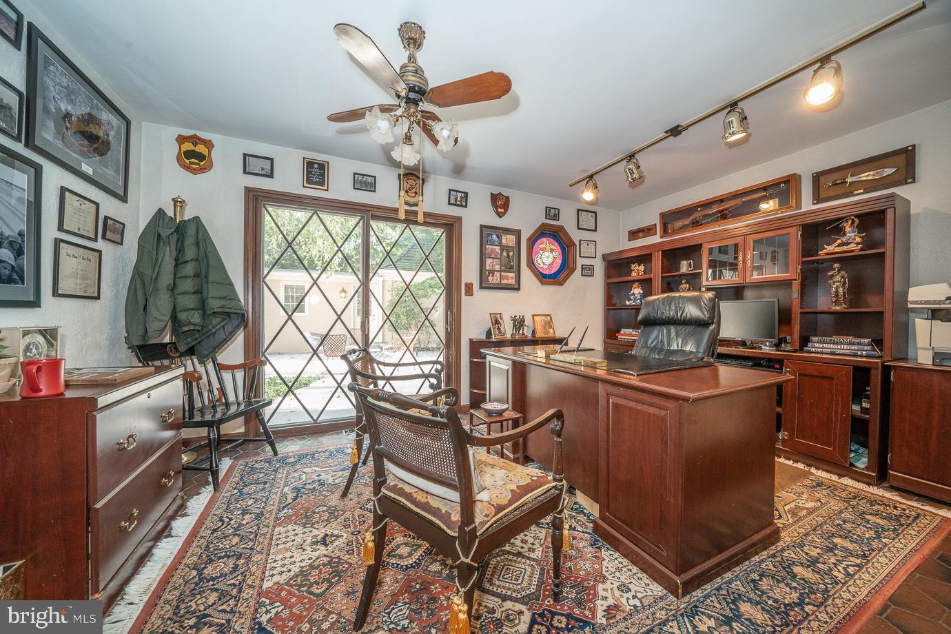 658 Lakeview Cir