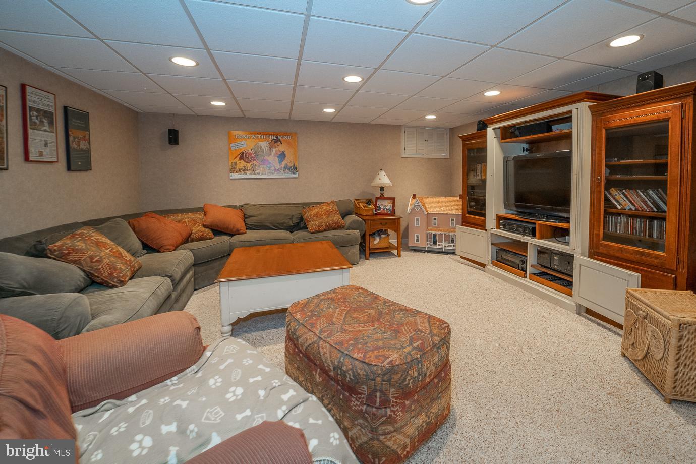 658 Lakeview Cir