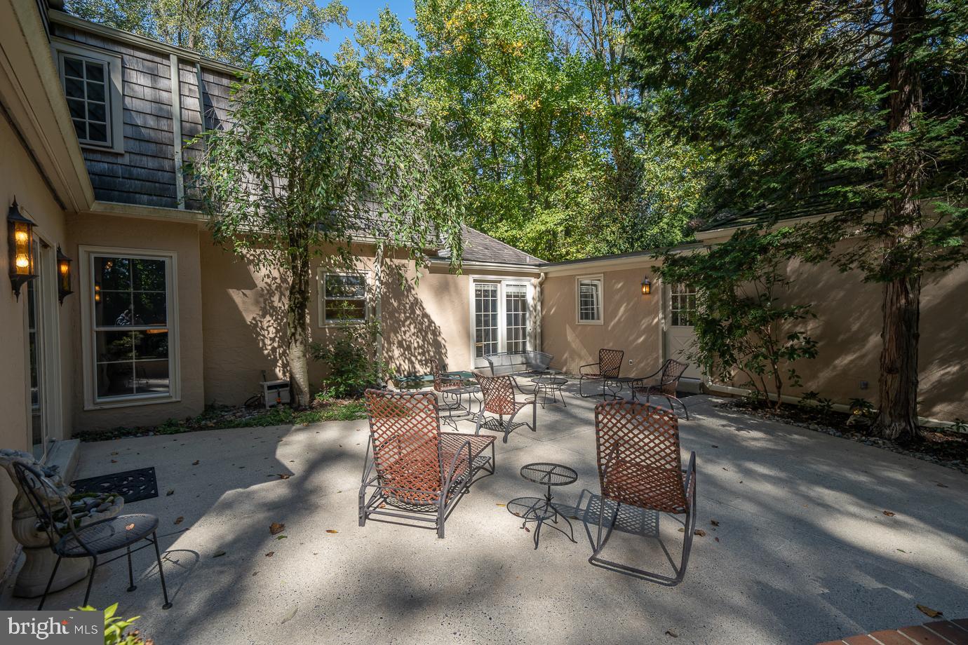 658 Lakeview Cir