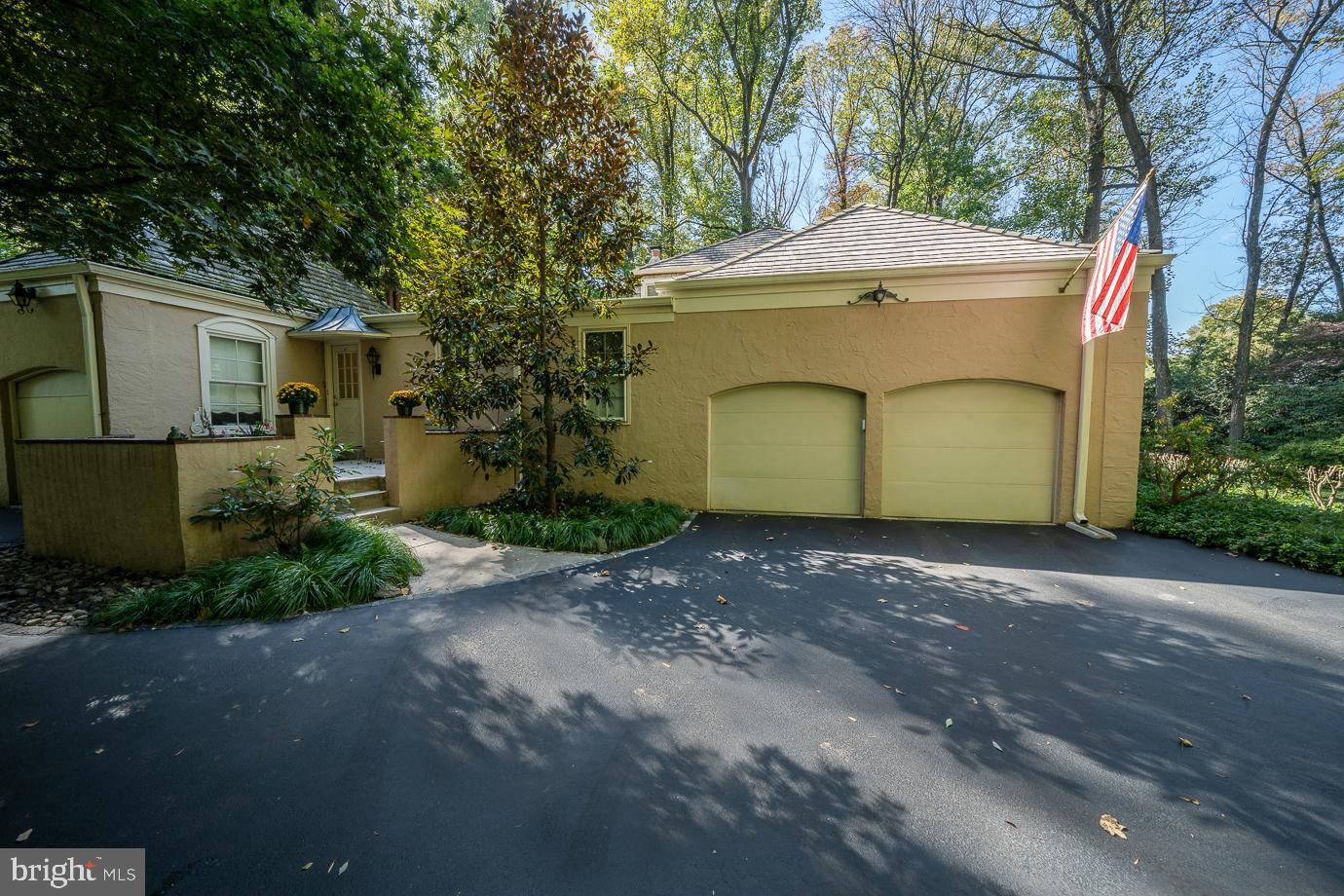 658 Lakeview Cir