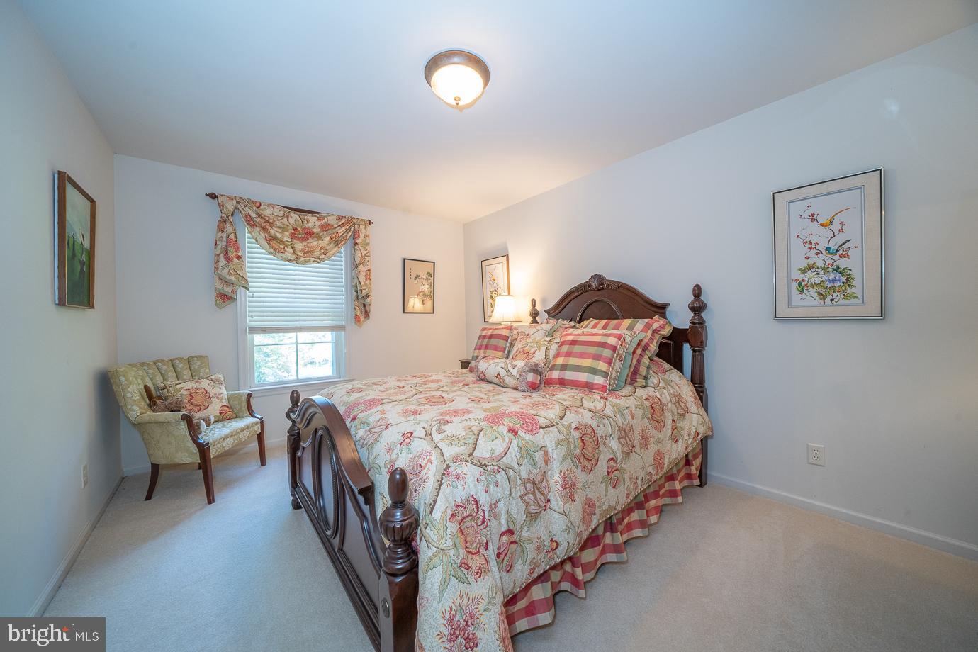 658 Lakeview Cir