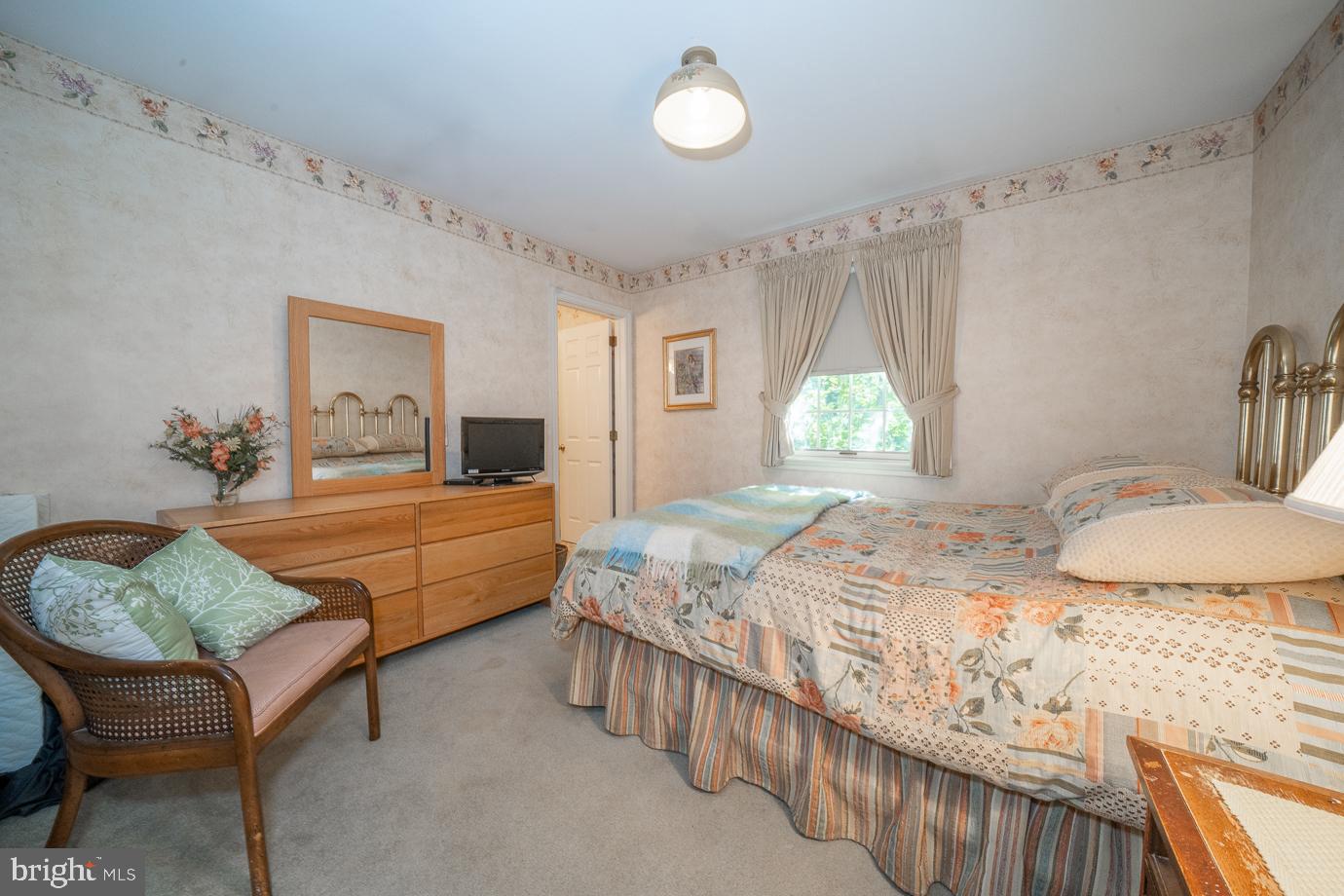 658 Lakeview Cir
