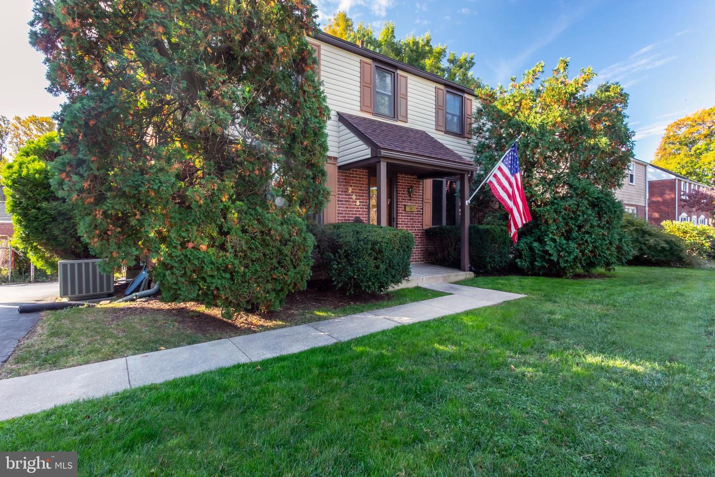 205 Wickford Rd