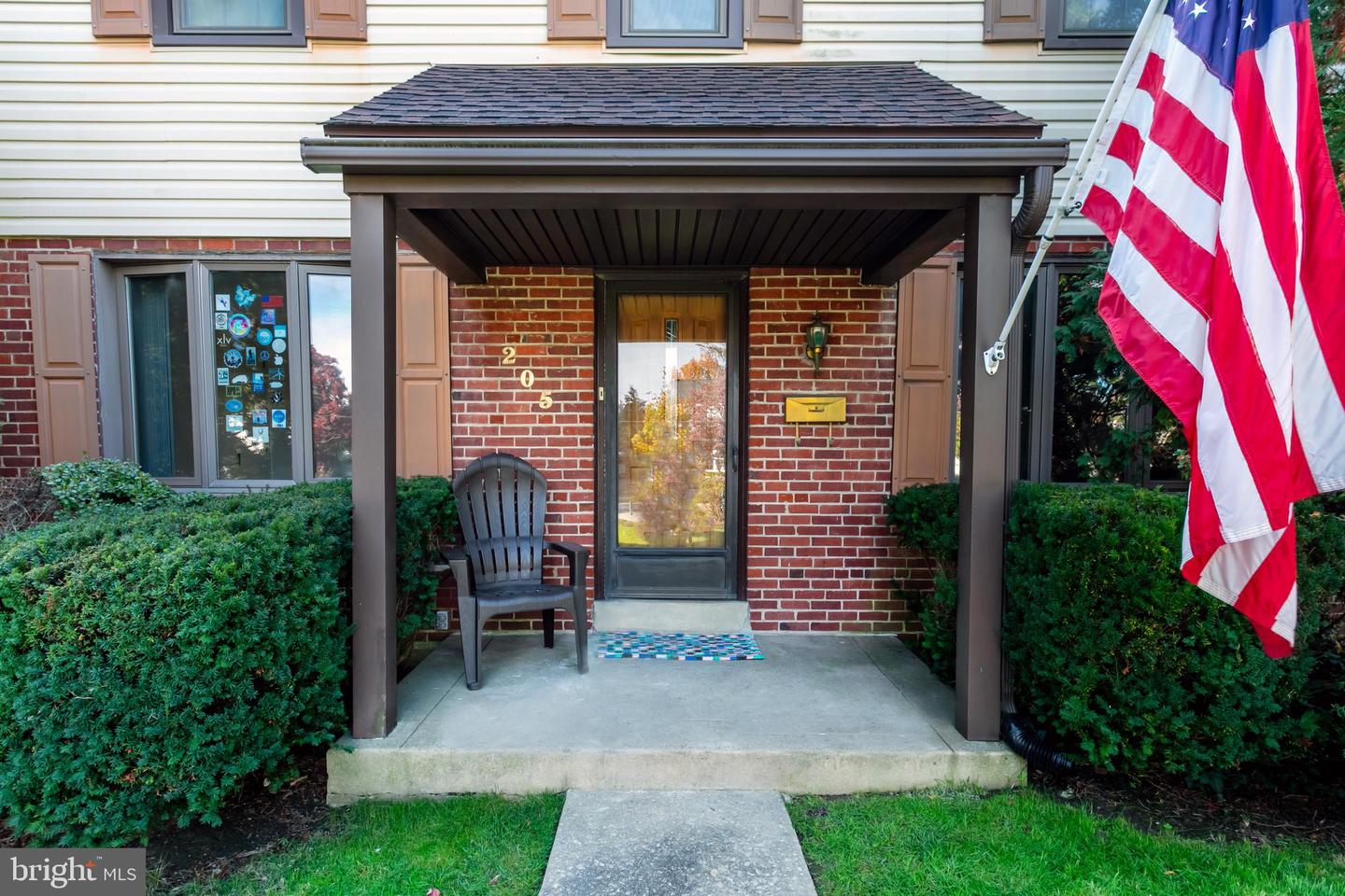 205 Wickford Rd