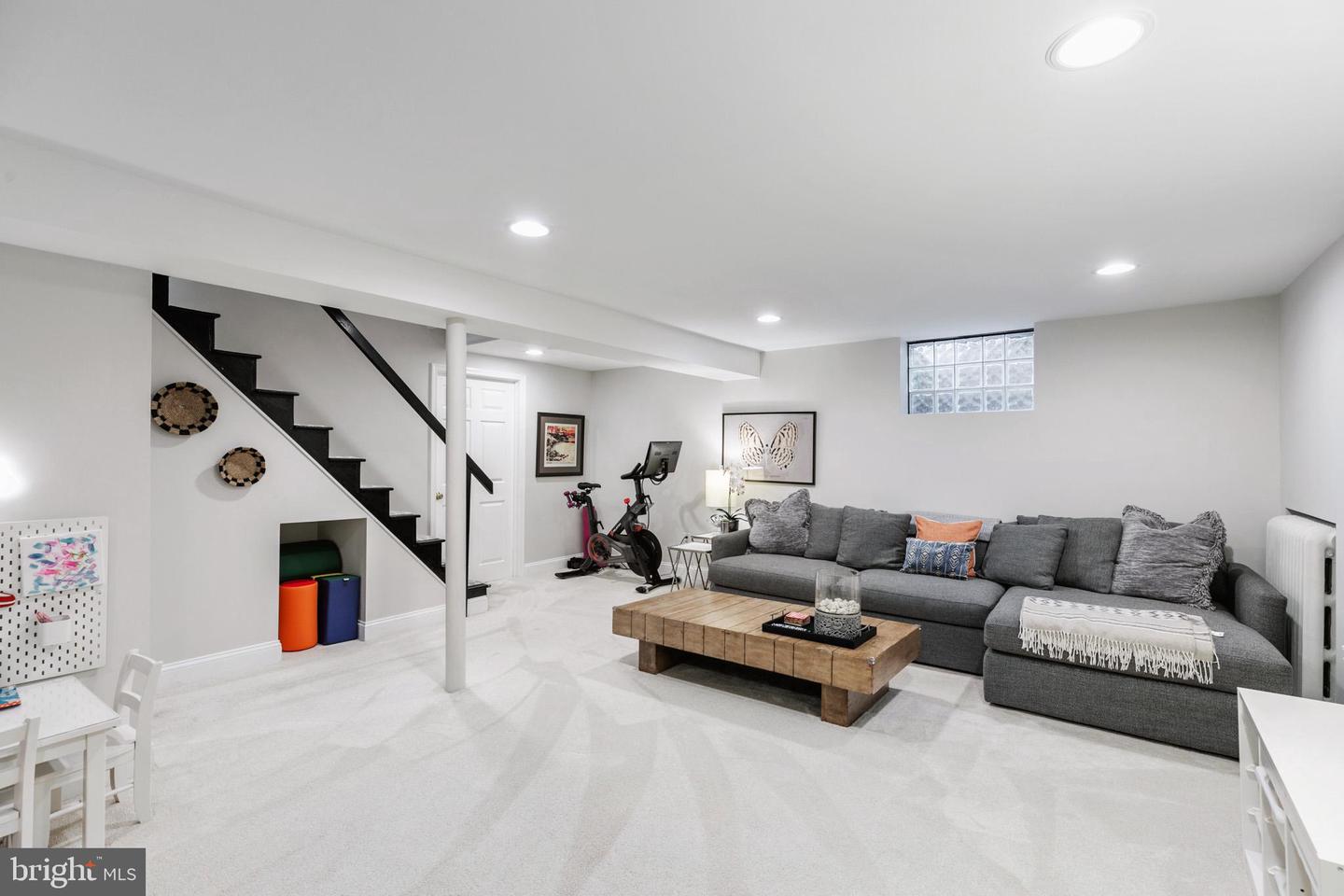 201 Walnut Pl