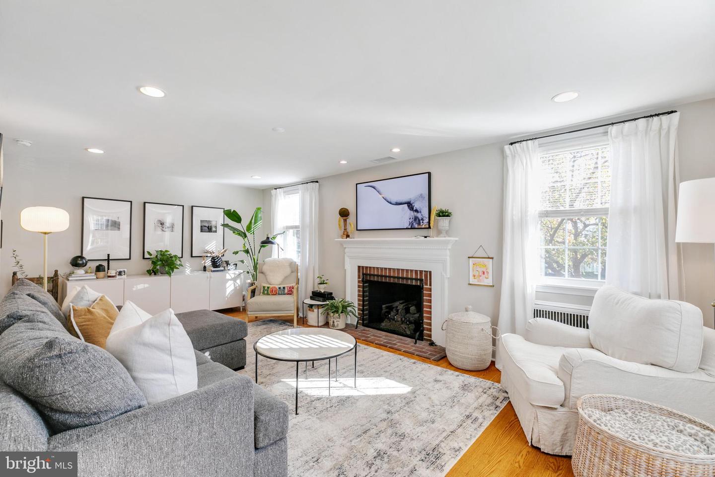 201 Walnut Pl