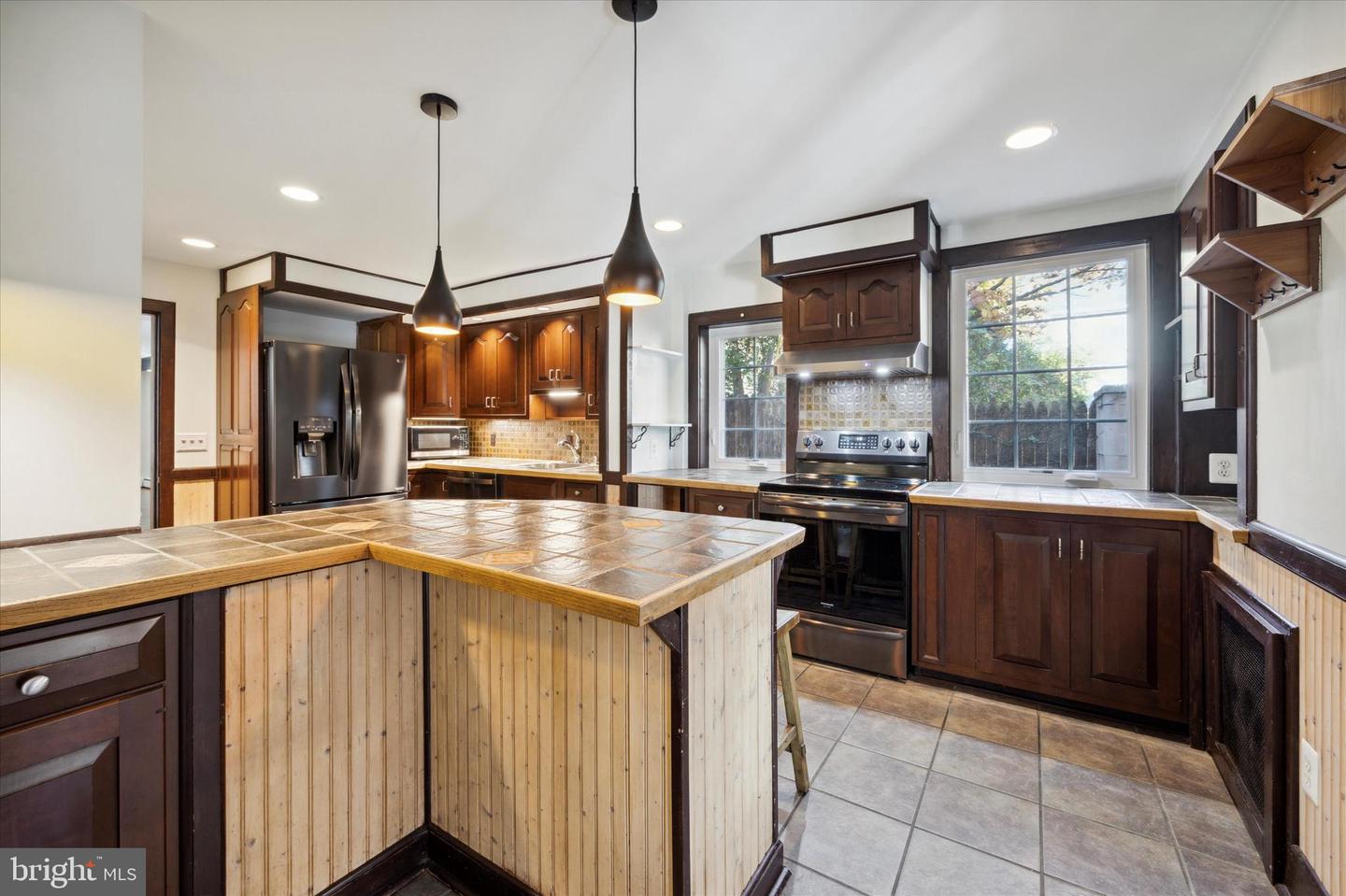201 Earlington Rd
