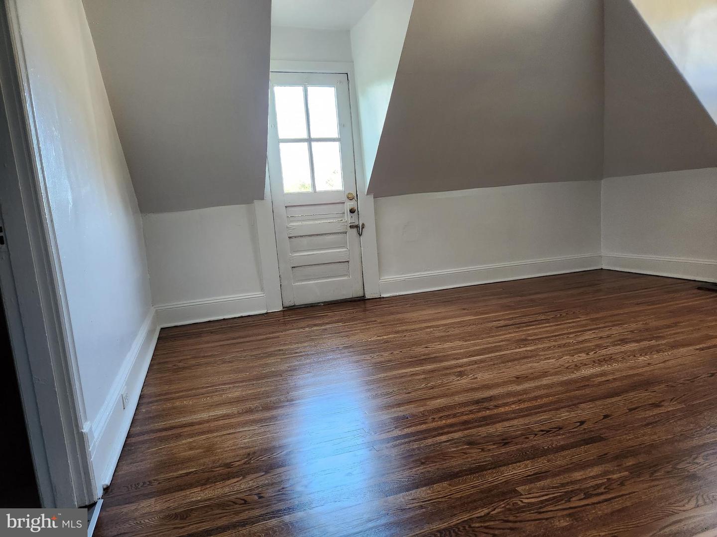 75 W la Crosse Ave