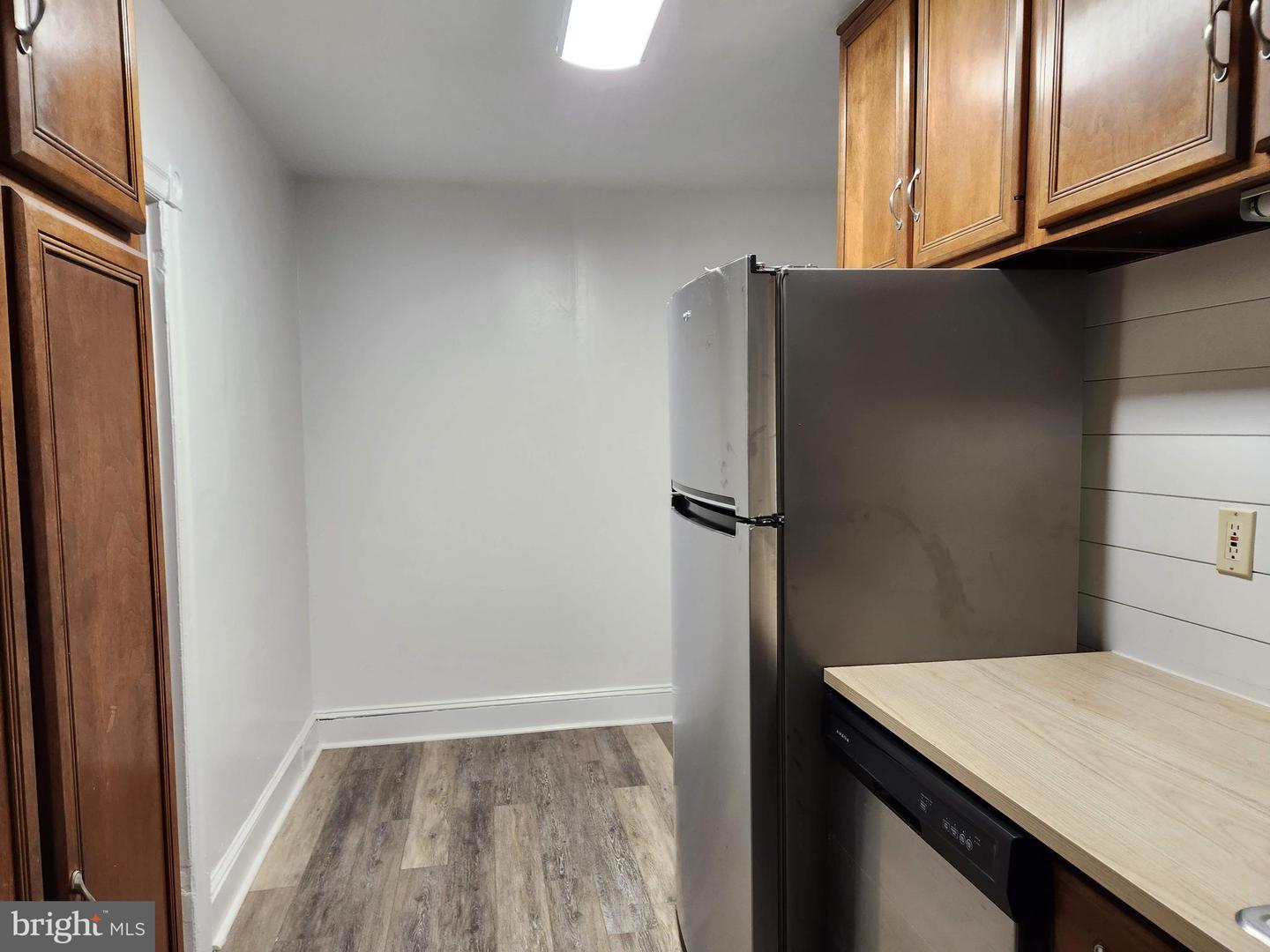 75 W la Crosse Ave