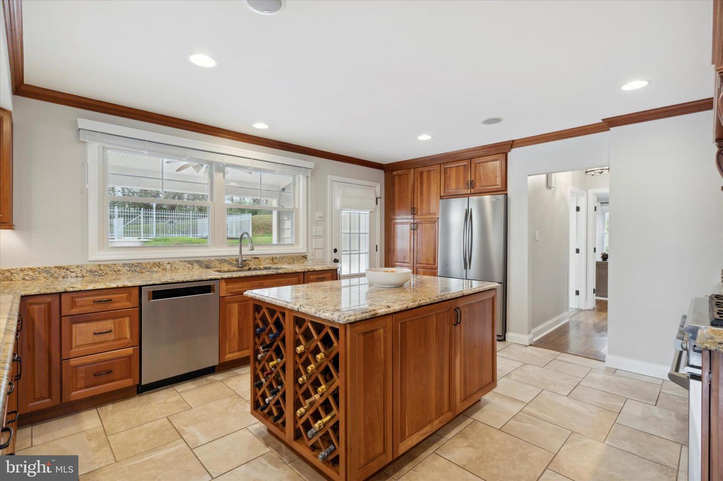 411 Ivy Ln