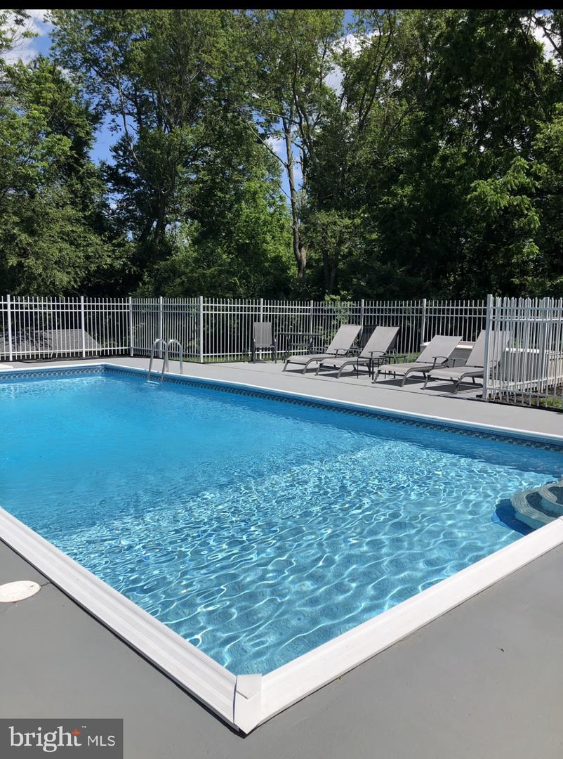 411 Ivy Ln