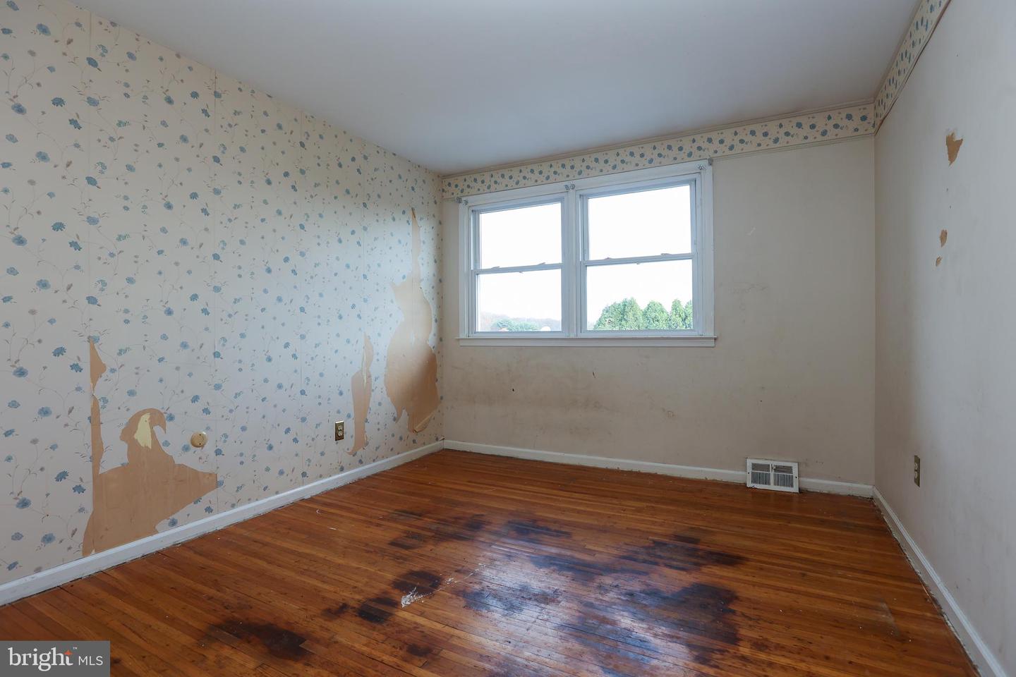 395 Hemlock Ln