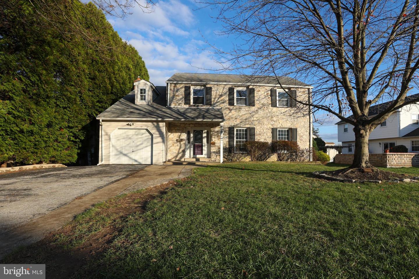 395 Hemlock Ln