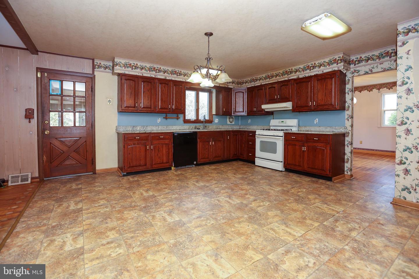 395 Hemlock Ln
