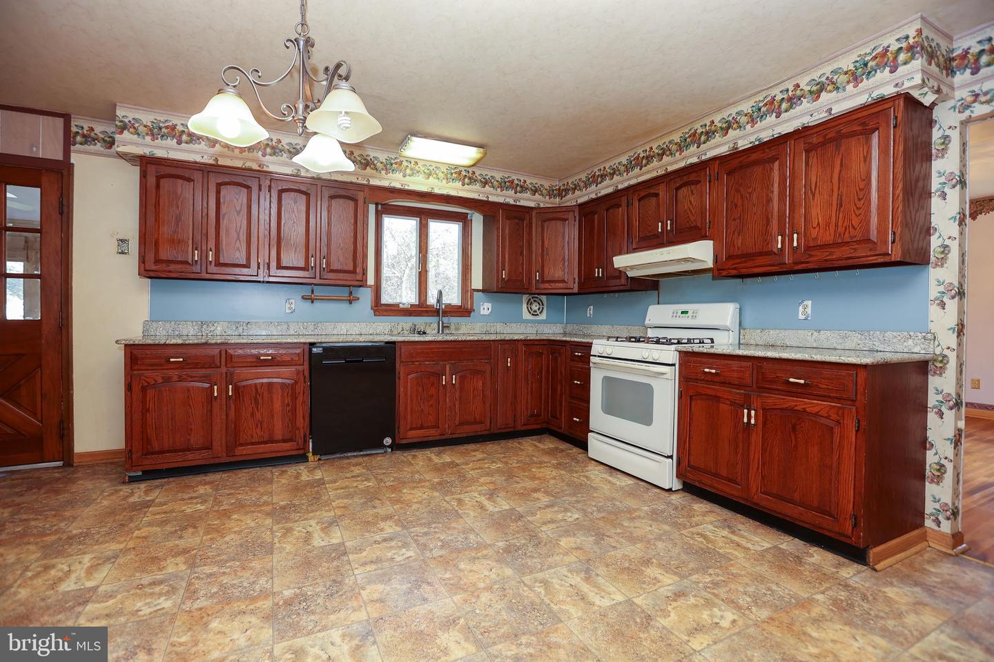 395 Hemlock Ln