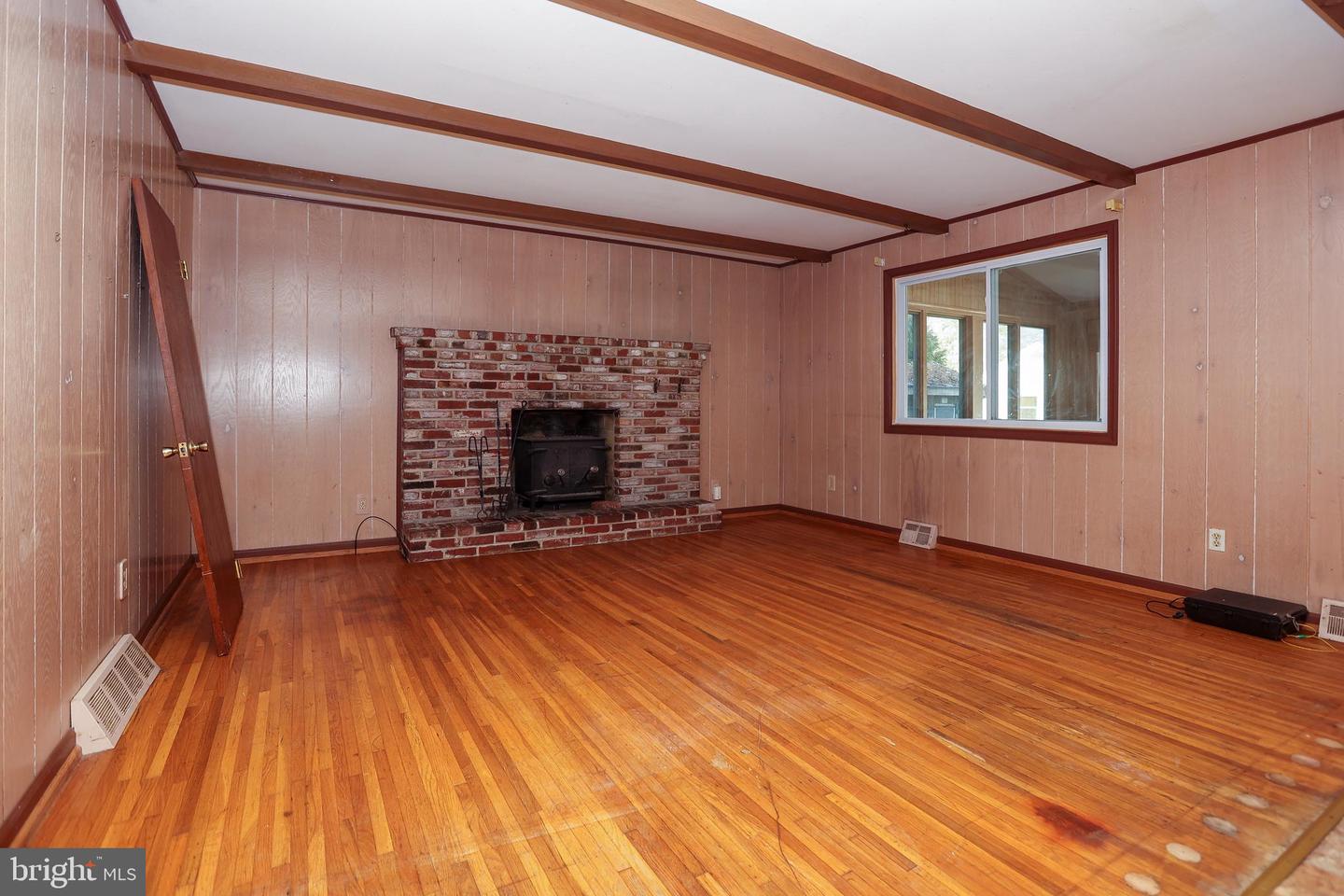 395 Hemlock Ln