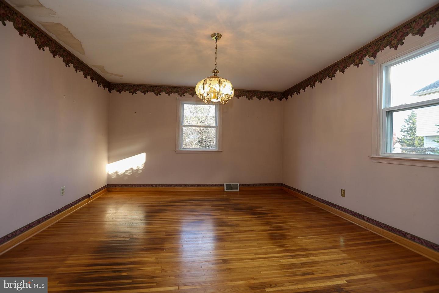395 Hemlock Ln