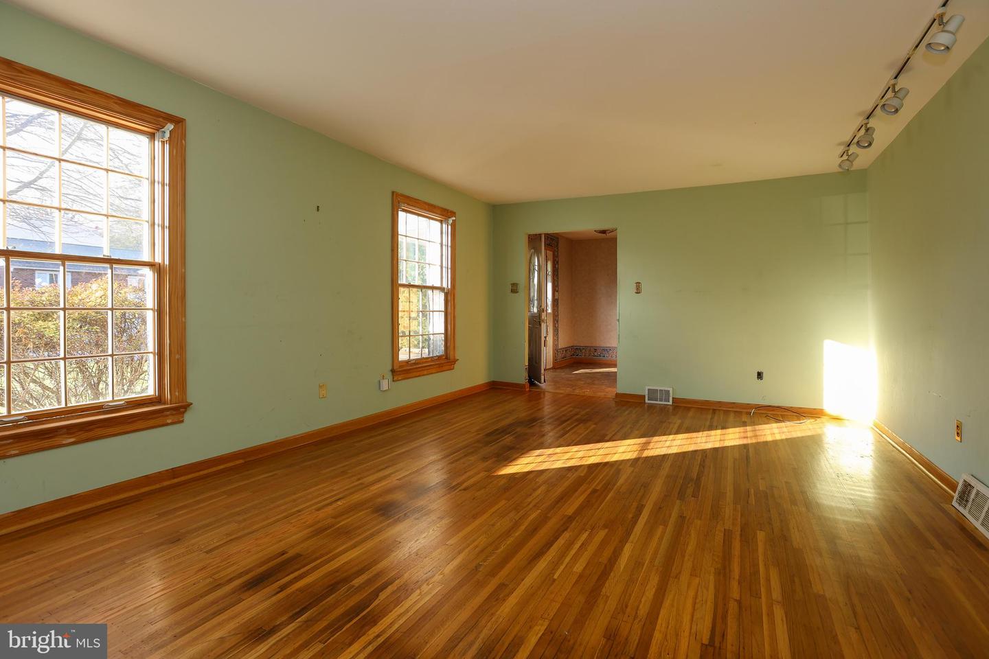 395 Hemlock Ln