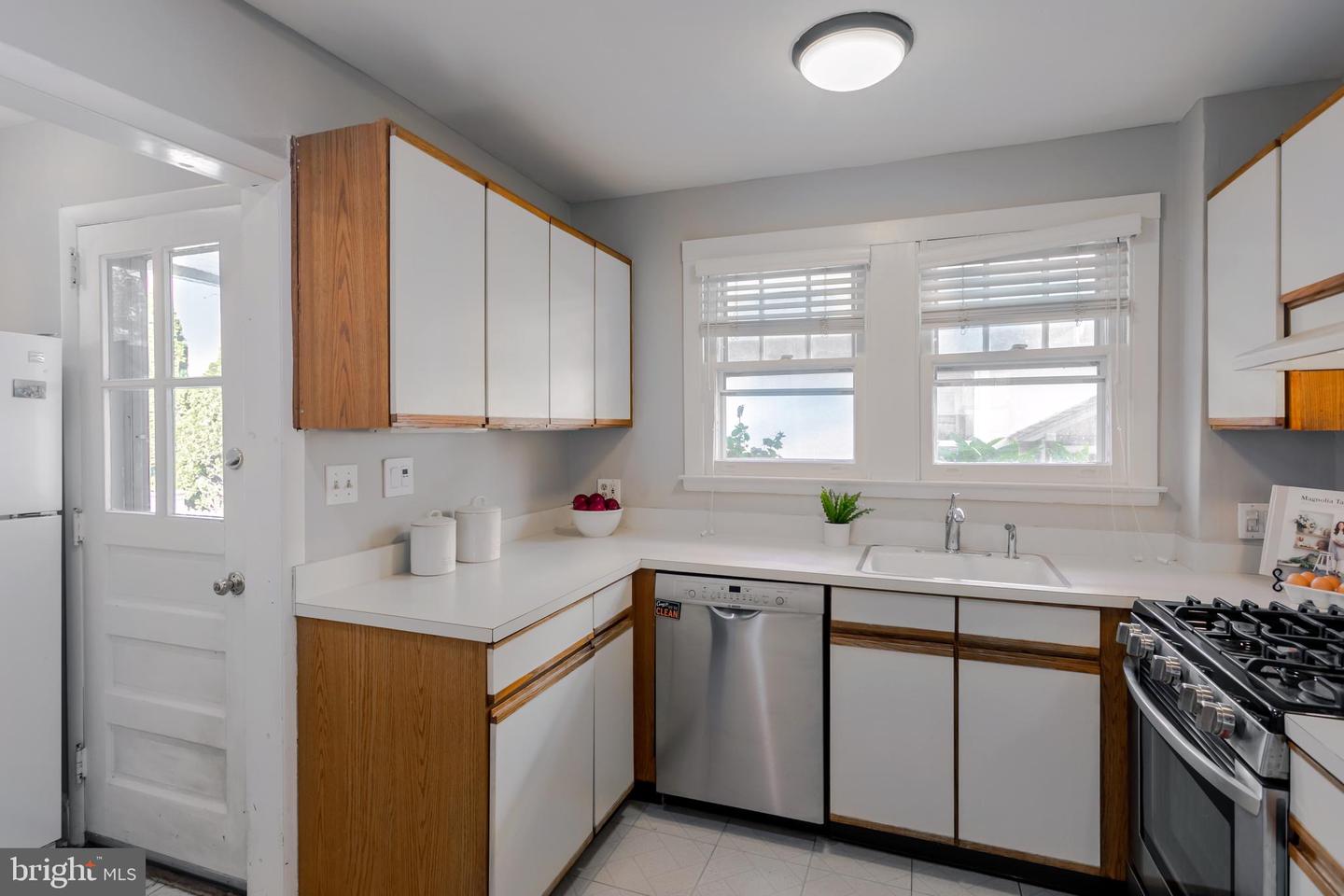 106 Colfax Rd