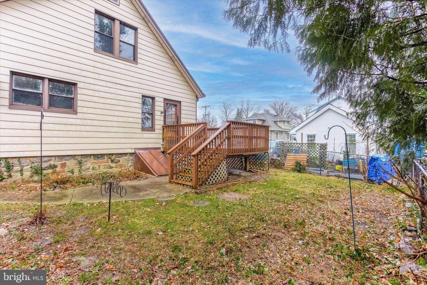 14 W Magnolia Ave