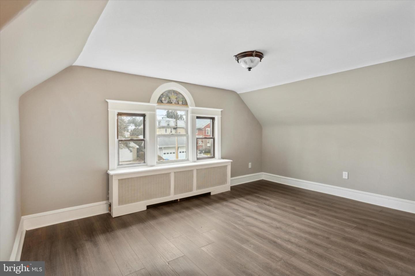 14 W Magnolia Ave