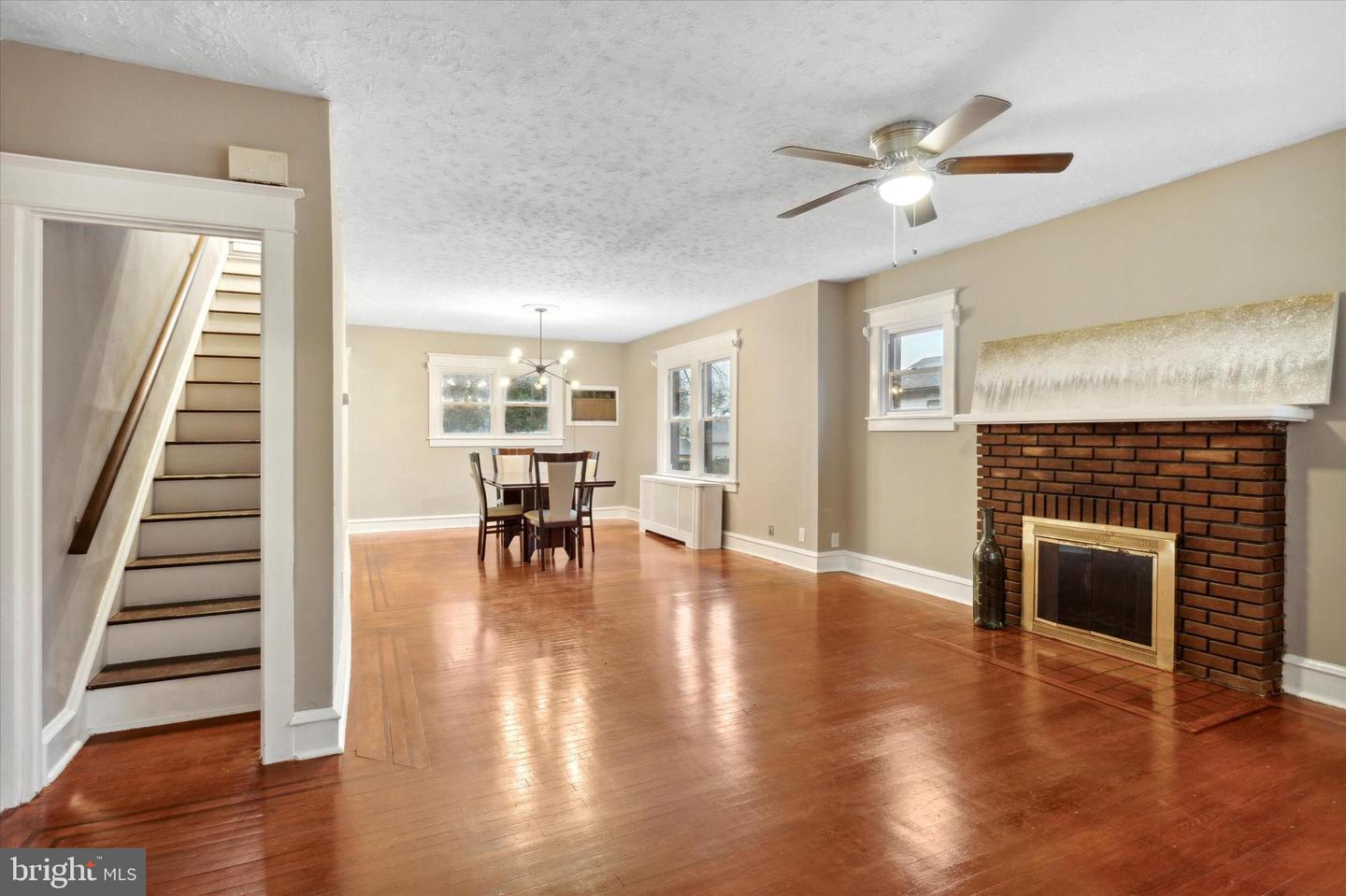 14 W Magnolia Ave