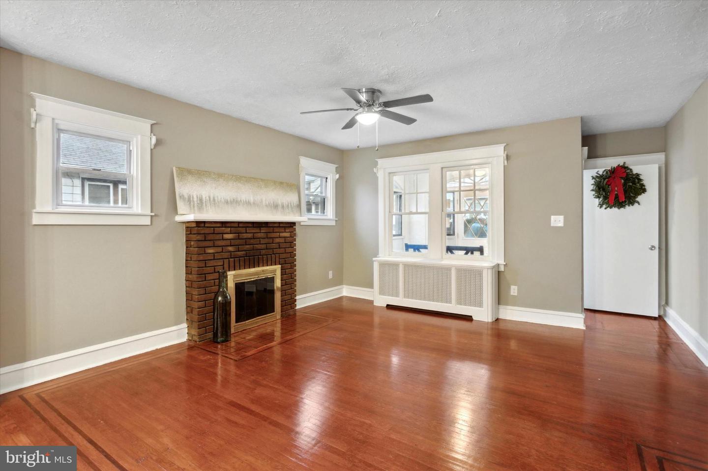14 W Magnolia Ave