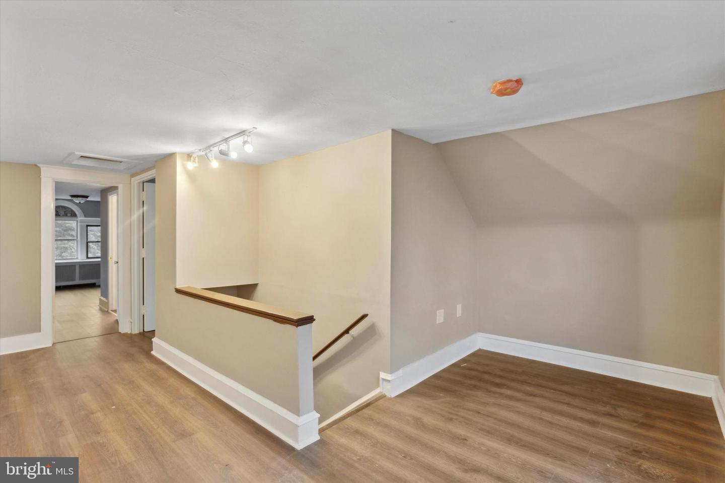14 W Magnolia Ave